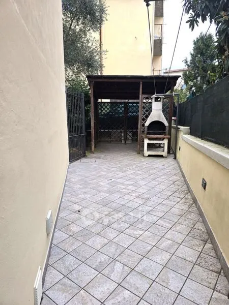 Terrace - Apartment with Private Garden in Colle di Val d'Elsa