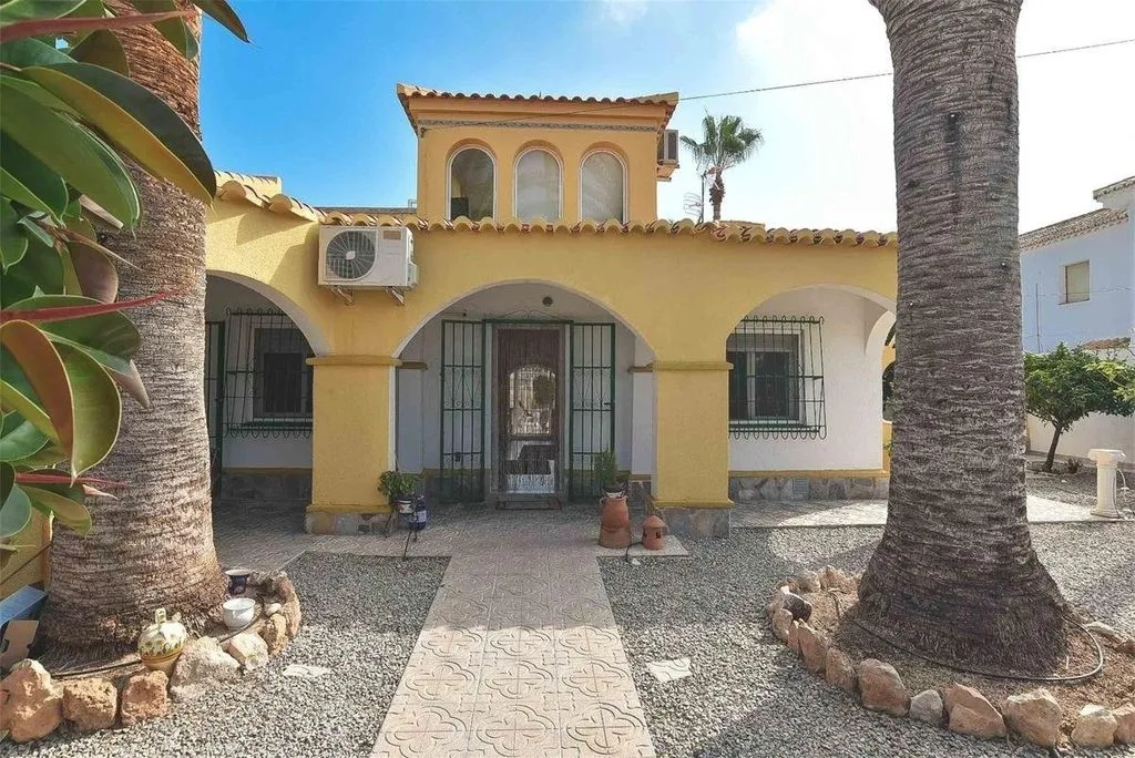Välivaade - Detached Villa with Pool in Torrevieja