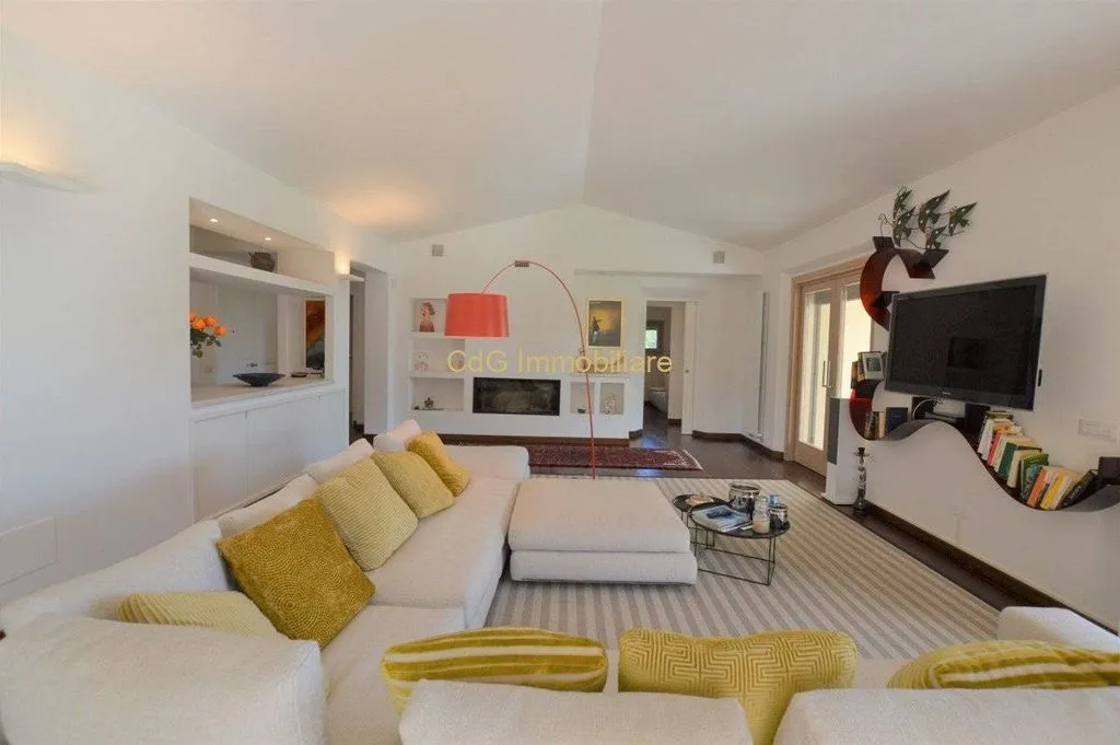 Elutuba - Contemporary Villa with Pool in Telti, Sardinia