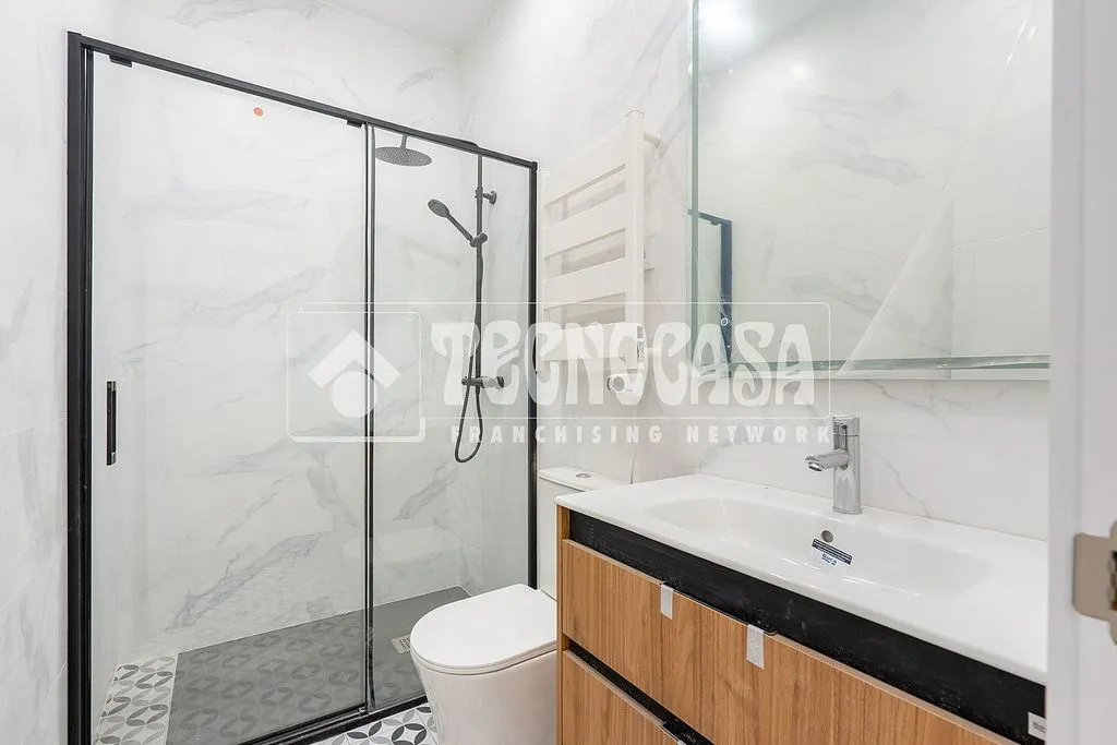 Bathrooms - Ground Floor Flat with Patio in El Cerrillo