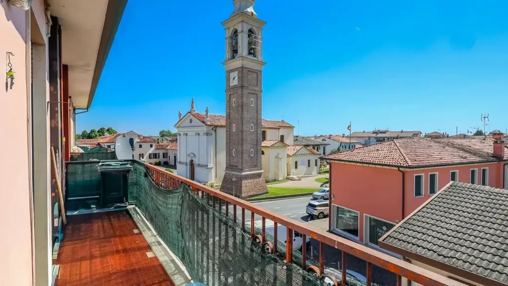 Rõdu - Spacious Apartment with Three Balconies in Campagna Lupia