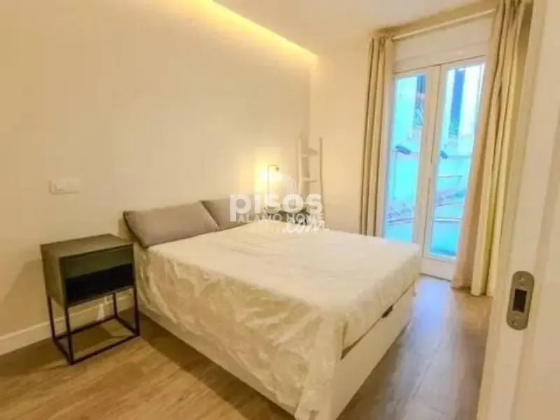 Bedrooms - Apartment with Balcony in Calle Mayor, Madrid