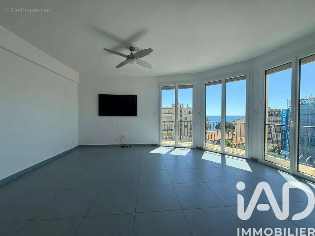 Séjour - Appartement 2 Pièces avec Vue Mer à Nice Ouest