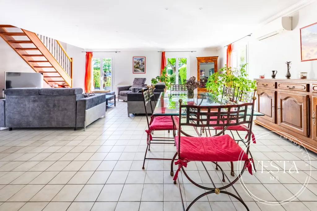 Söögituba - Spacious House with Pool in Couternon