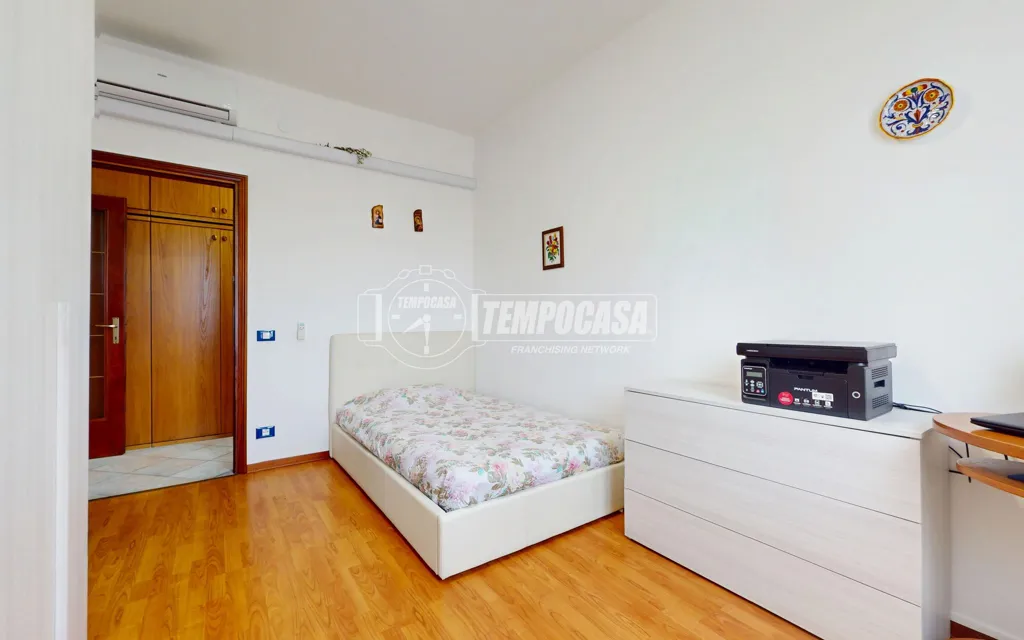 Magamistoad - Modernised Triplex with Balcony in Mantua