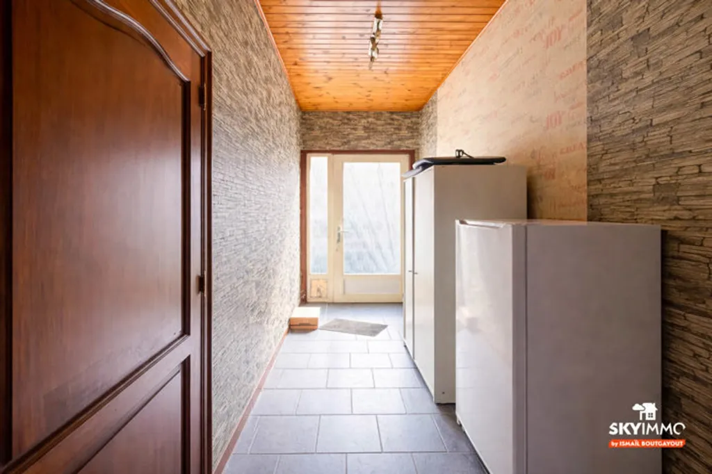 Esik - House with Courtyard and Garage in Seraing