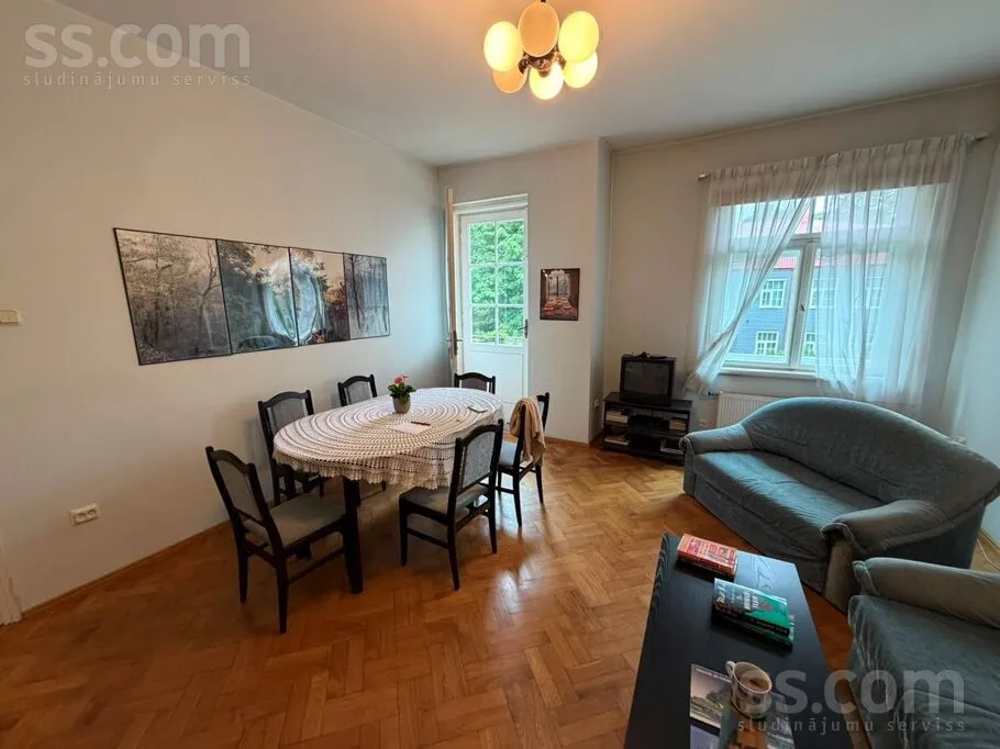 Elutuba - Historic Flat with Balcony in Āgenskalns, Riga