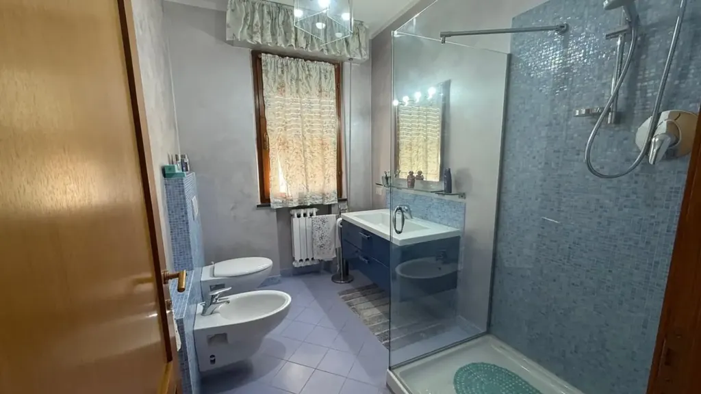 Salles de bain - 7-Room Apartment with Balconies in Certaldo