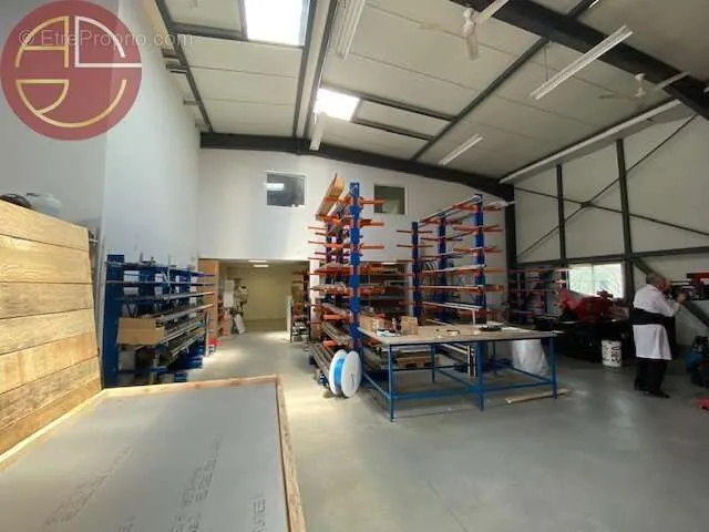 Utility Room - Warehouse with Storage in Saint-Sulpice