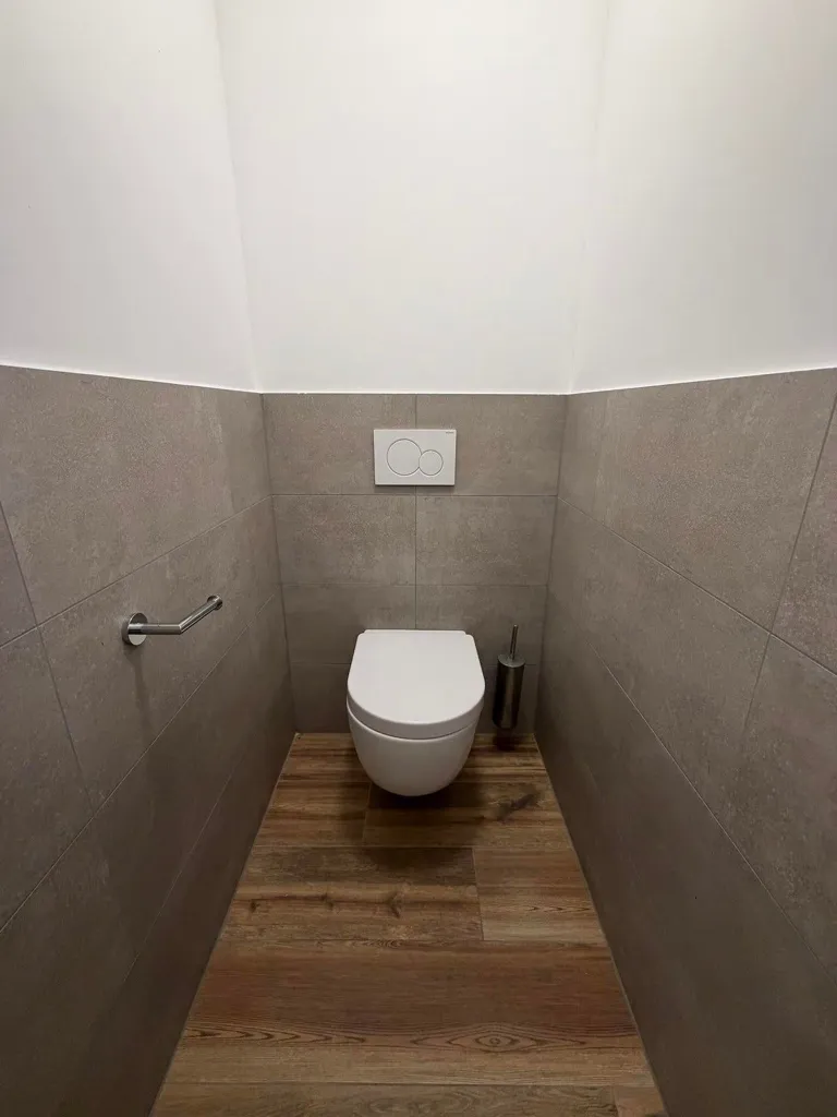 Vannitoad - Five-Room Apartment with Shared Terrace in Vught