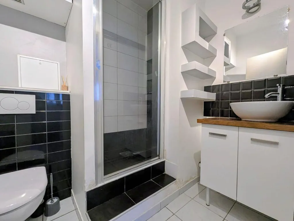 Salles de bain - Studio au Calme avec Cuisine Américaine à Cachan