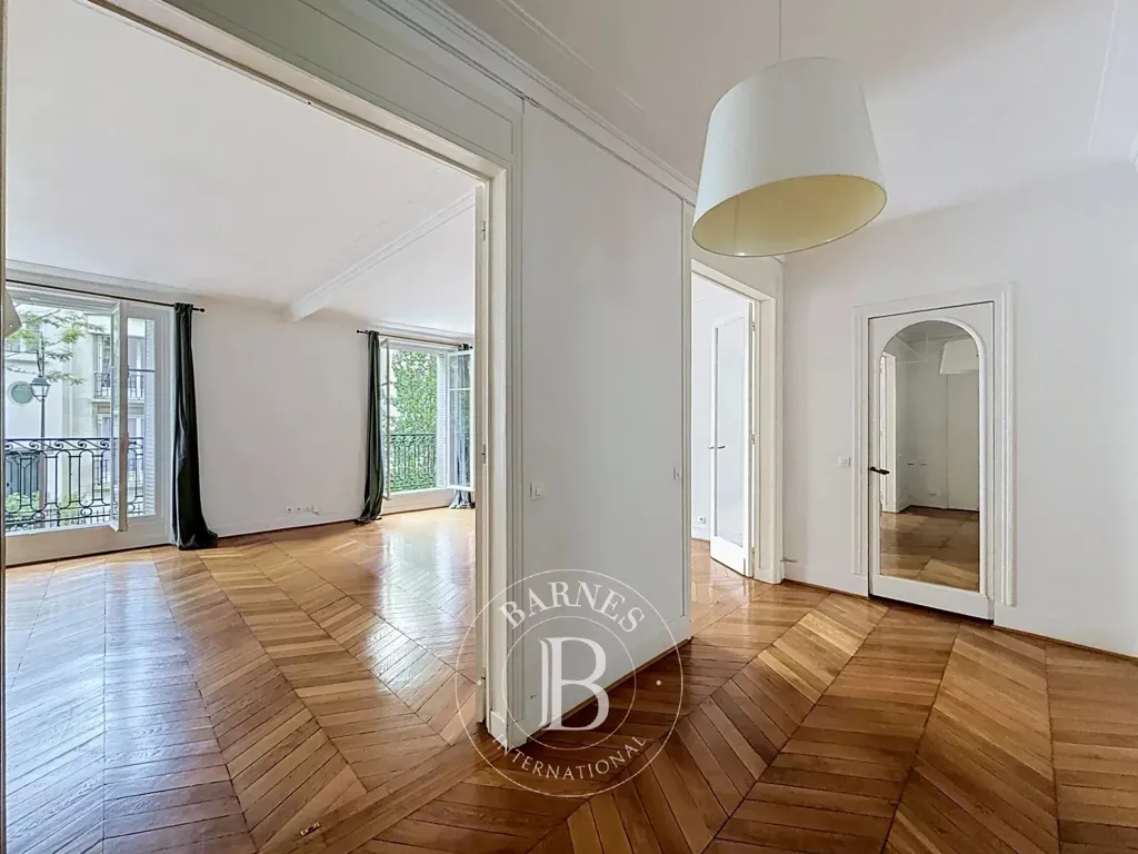 Elutuba - Flat with Double Reception in Rue Pierre Cherest