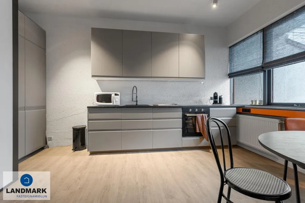 Cucina - Renovated Retro Office Space in Reykjavik