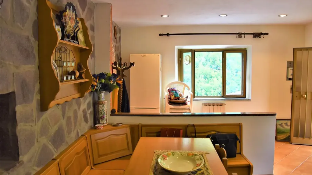 Söögituba - Rustic House with Terraced Garden in Comano