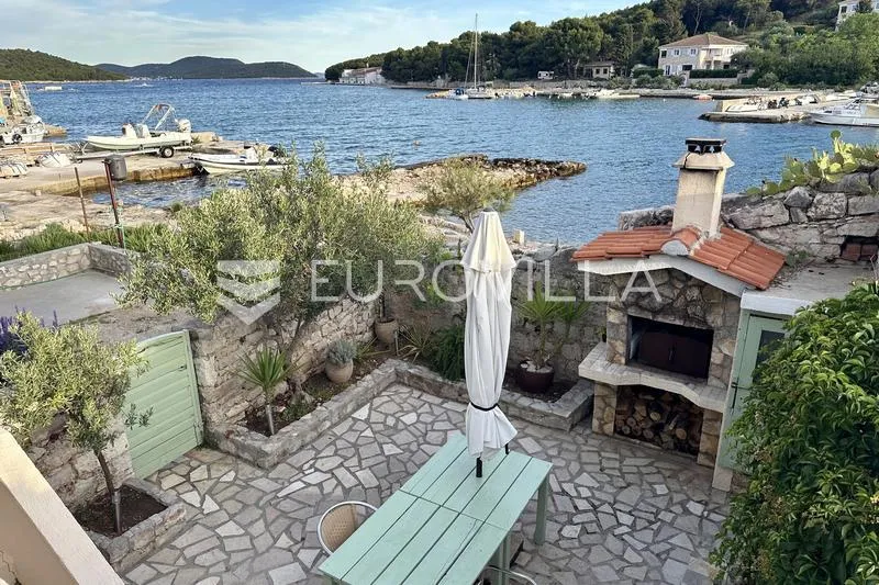 Terrazza - Partially Renovated Stone House, Seafront in Prvić Luka
