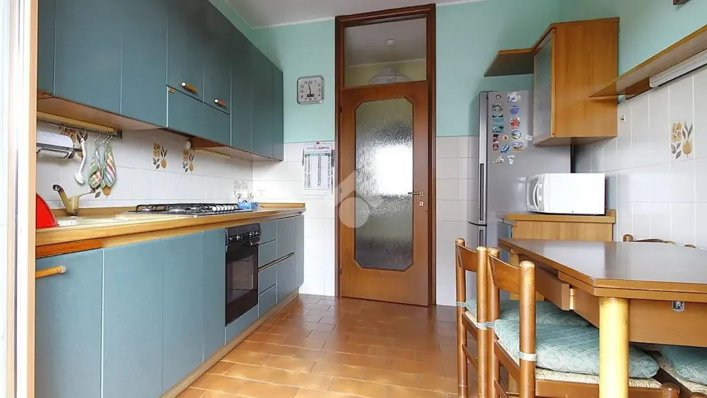 Cuisine - Triplex with Triple Exposure in Agrate Brianza