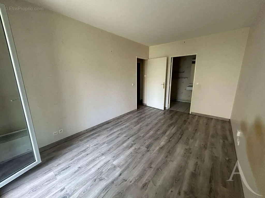 Toad - Spacious 2-Bedroom with Seine View in Bords de Seine