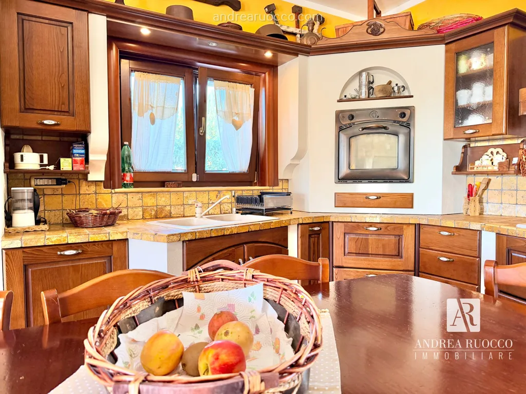 Cuisine - Semi-Detached Villa with Office in Paestum