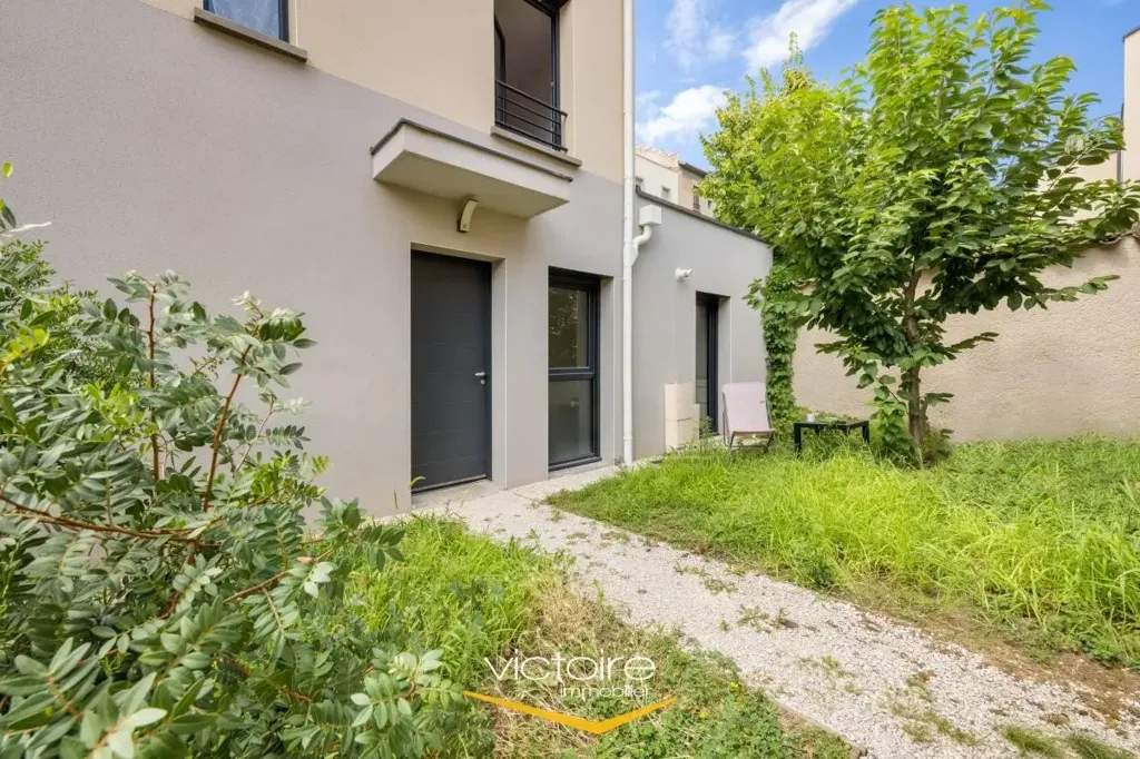 Aed - Newly Built House with Two Gardens in Montchat