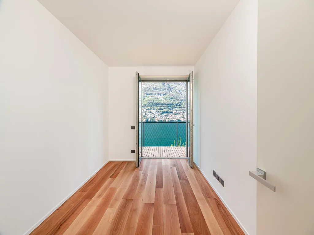 Esik - Modern Villa with Lake View in Torno