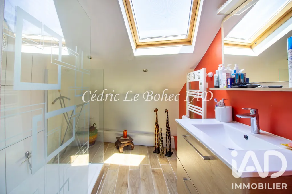 Bathrooms - Family House with Pool in Saint-Leu-La-Forêt