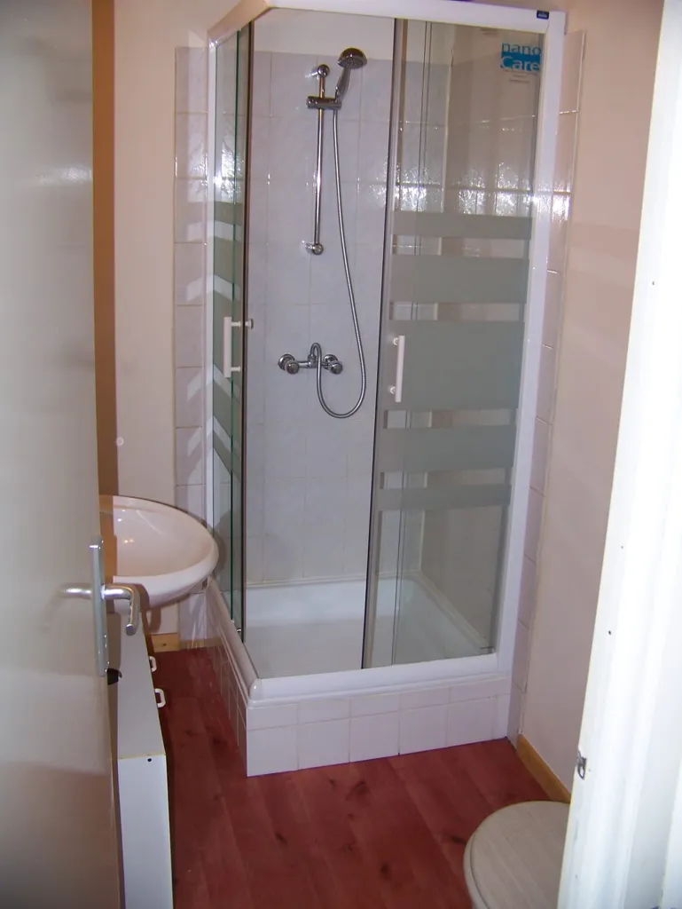 Vannitoad - Duplex Apartment in Florenville Centre