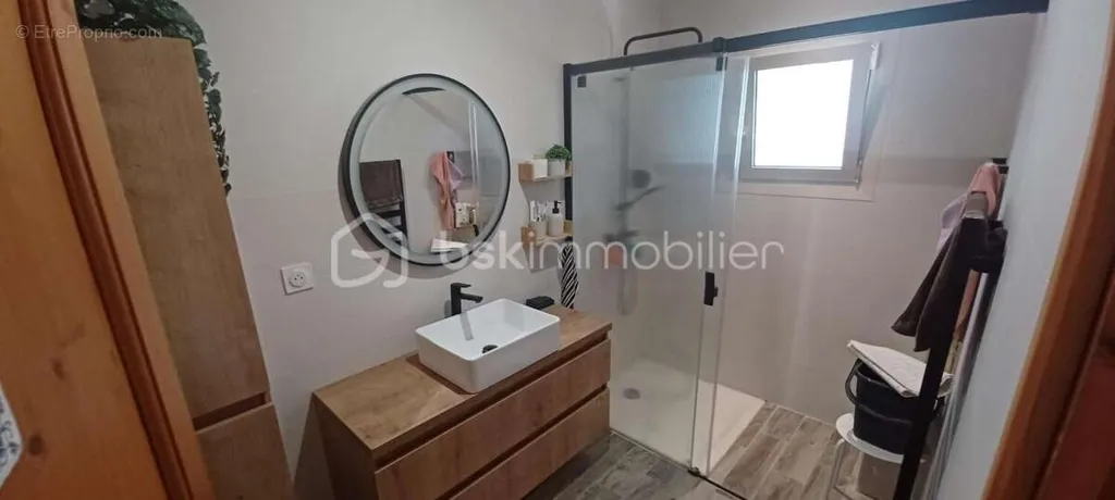 Salles de bain - Villa Traditionnelle avec Studio et Piscine à Vendre