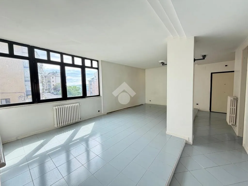 Pièces - Apartment with Balcony in Potenza