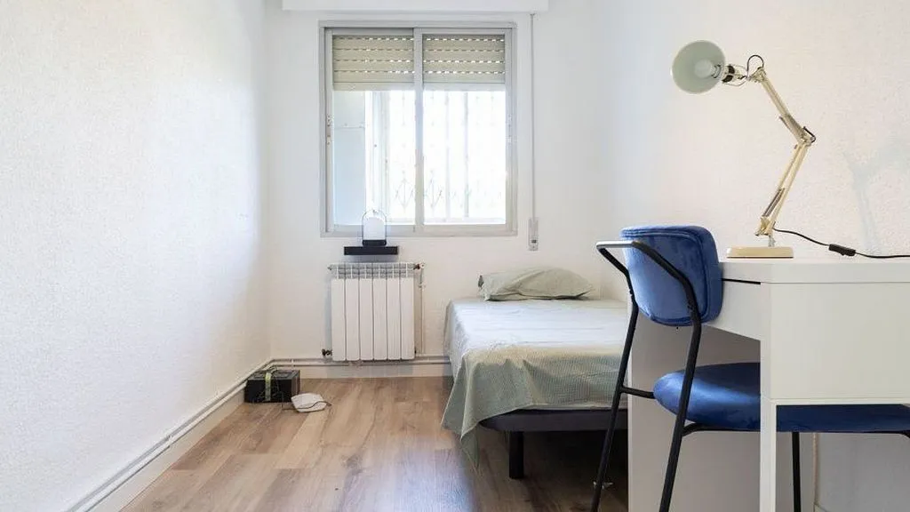 Bedrooms - Furnished Flat with Heating in Entrevías