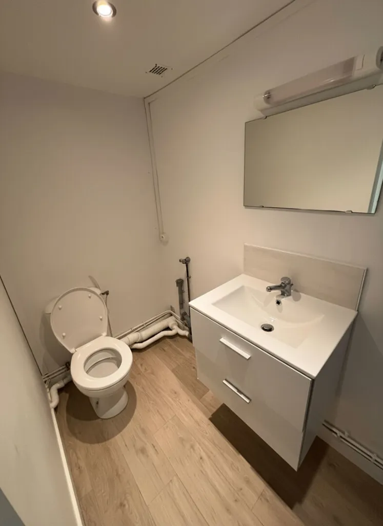 Vannitoad - Flat on Second Floor in Laval