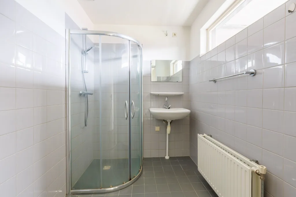 Vannitoad - 3-Bedroom Apartment with Balcony in Osseveld