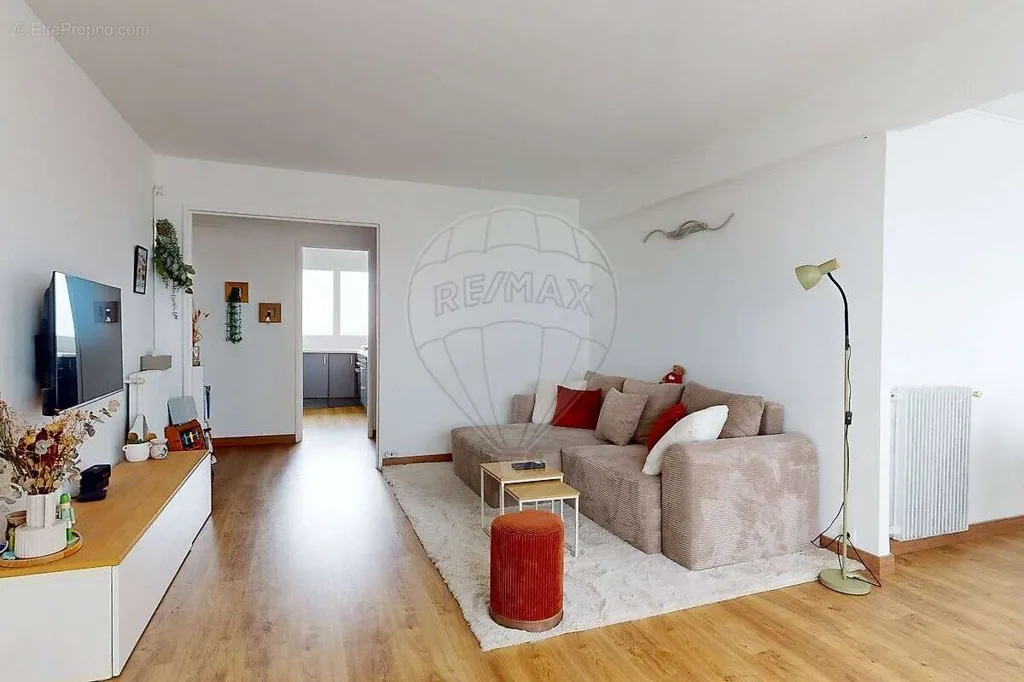 Soggiorno - South-Facing Flat with Balcony in Olivet