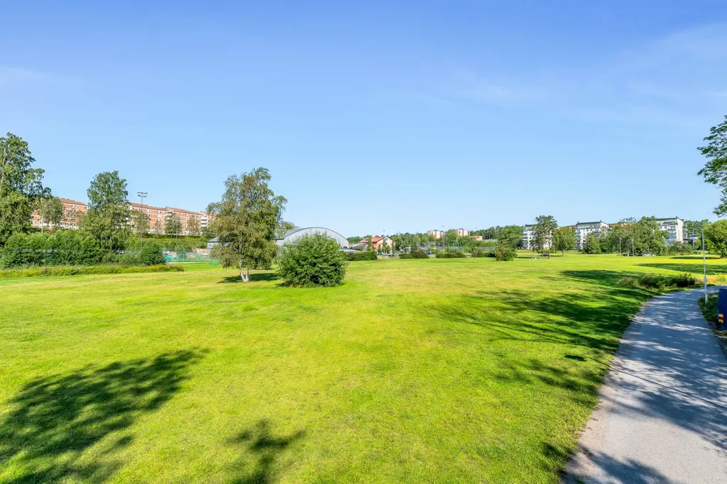 Jardin - Sunny Balcony Flat in Hägernäs