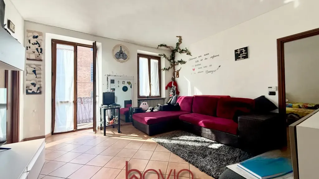 Living Room - Quadrilocale with Private Courtyard in Regio Parco, Turin