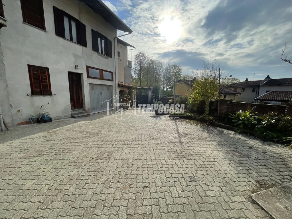 Exterior - Bifamiliar House with Private Courtyard in Agliè