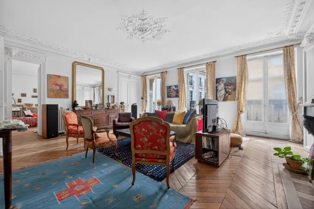 Soggiorno - Renovable Parisian Apartment with High Ceilings