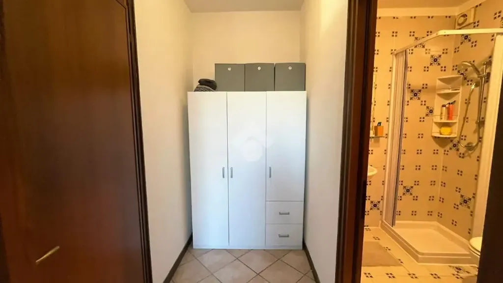 Bathrooms - Mansarded Apartment with Lake View in Mantova