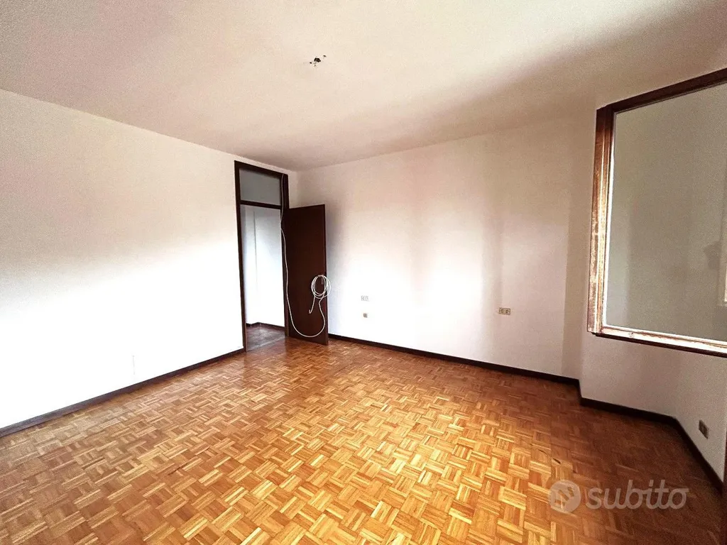 Pièces - Bright Flat with Balcony in Tromello Centre