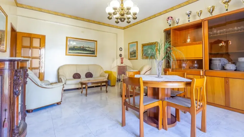 Salle à manger - First-Floor Flat with Balcony in Villabate