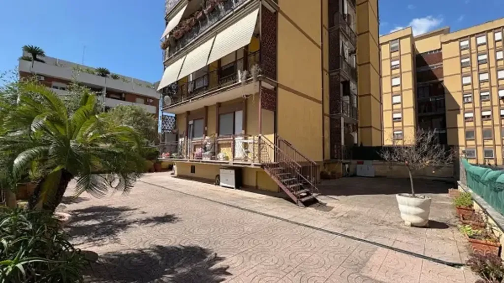 Aed - Triplex with Private Garden in Latina