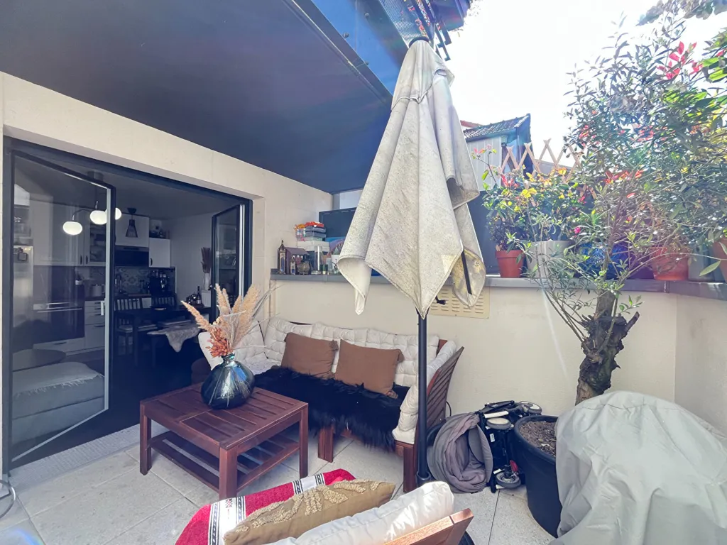 Terrasse - Appartement en Rez-de-Jardin avec Jardin à Suresnes