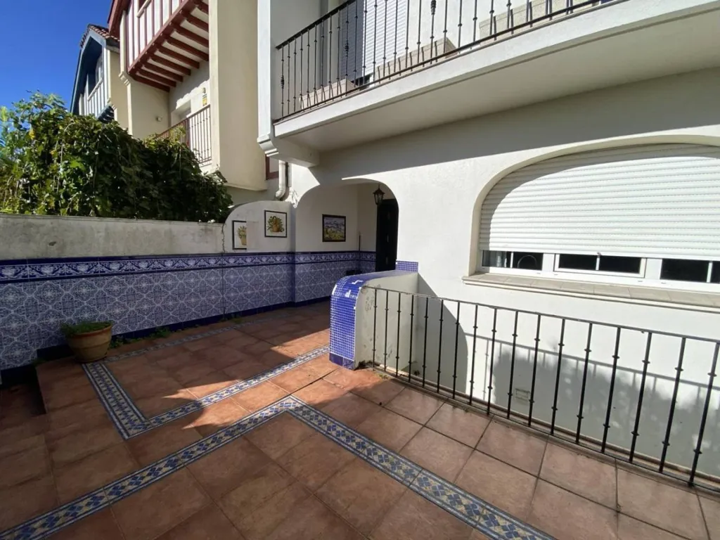 Terrass - Semi-detached House with Pool in Loiu
