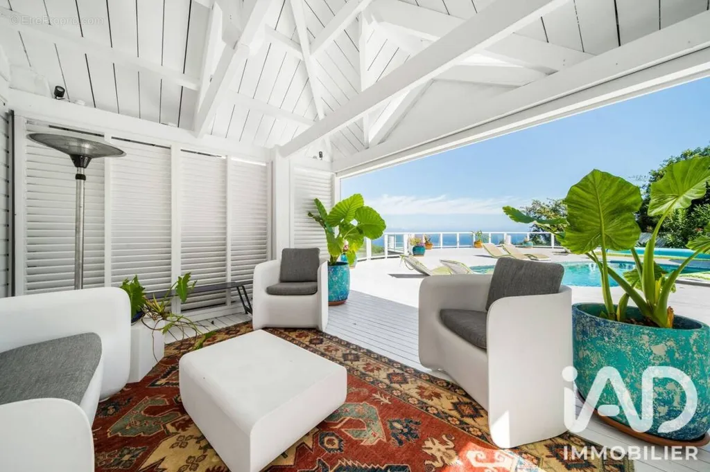 Terrasse - Villa T7 avec Vue Panoramique sur l'Océan à La Montagne