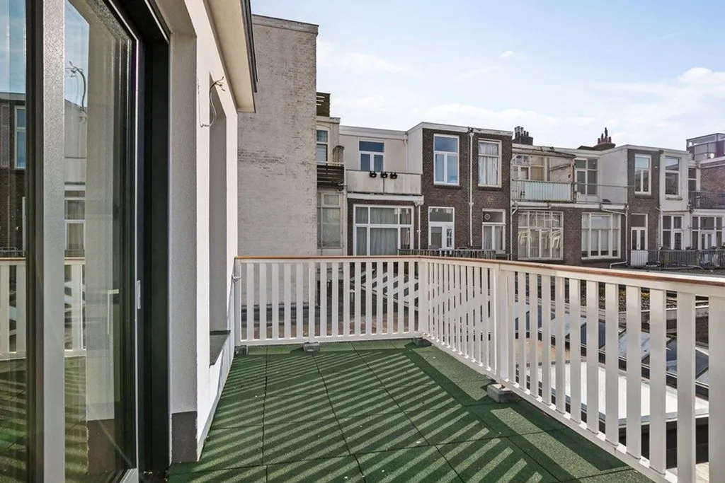 Rõdu - Renovated Apartment with Balcony in The Hague