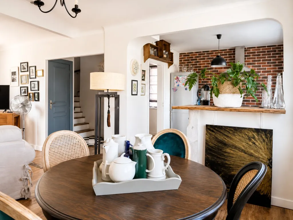 Salle à manger - Maison avec Jardin et Terrasse près de la Dordogne