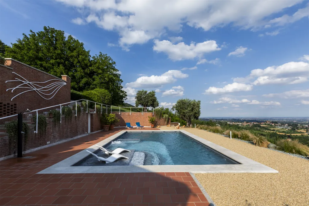 Pool - Luxury Villa with Panoramic Views in Turin