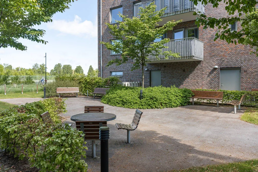 Jardin - Modern Flat with Balcony in Södra Ladugårdsängen