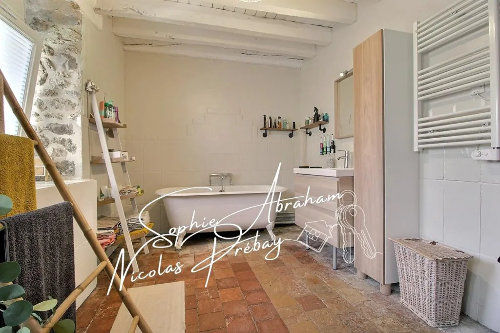 Salles de bain - Maison en Pierres avec Jardin et Terrasse à Gommerville