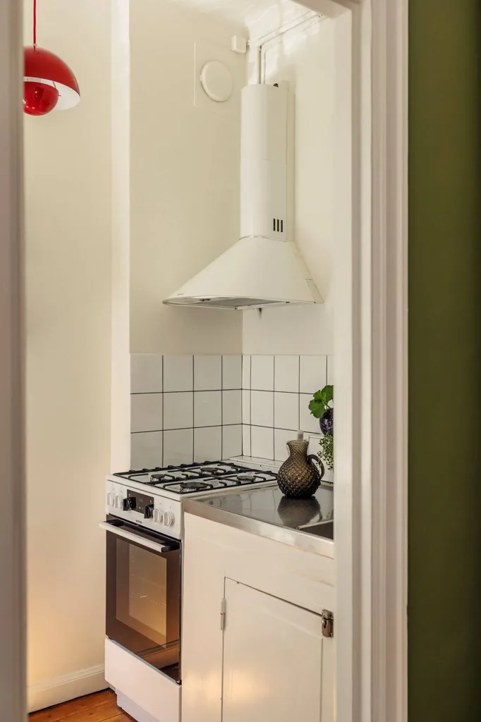 Köök - 1920s Flat with Balcony in Södermalm