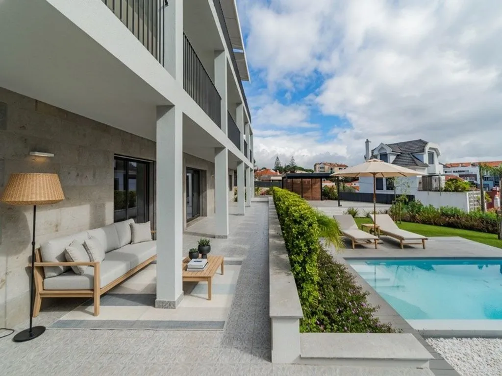 Piscine - Luxury Apartment with Private Terrace in Monte Estoril